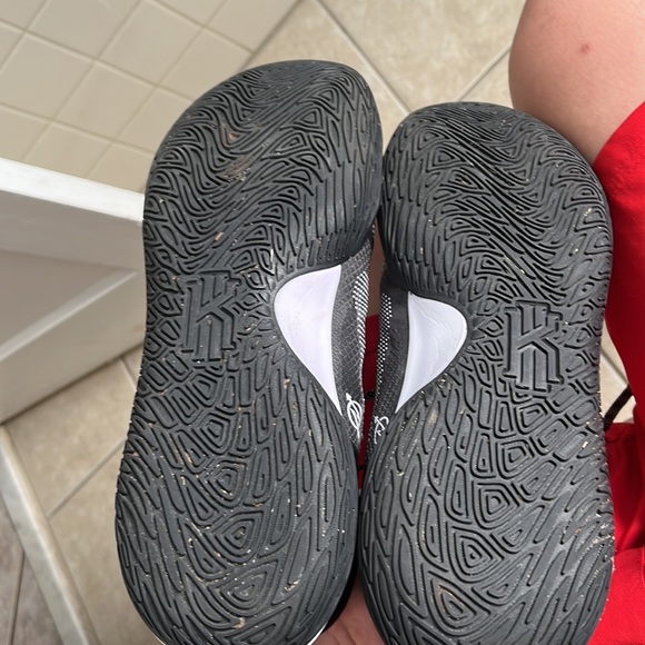 nike kyrie flytrap - Picture 2 of 4